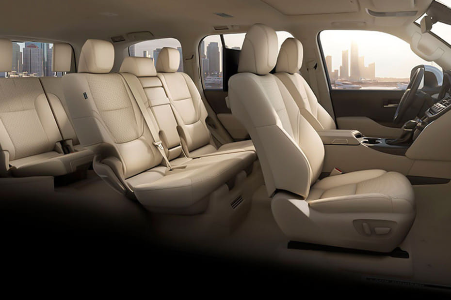 تويوتا لاند كروزر Front And Rear Seats Together