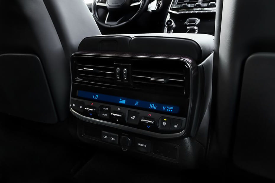 لاند كروزر Rear AC Controls