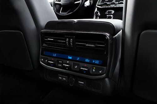 لاند كروزر Rear AC Controls