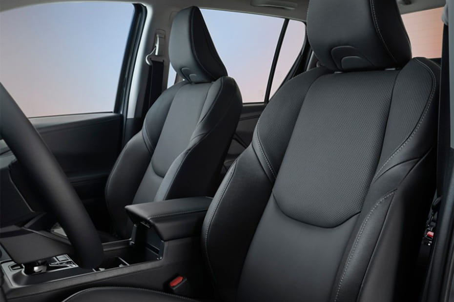 هايلوكس بي إي في Front Seats