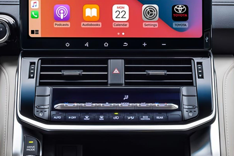 Front AC Controls of تويوتا لاند كروزر HEV ماكس
