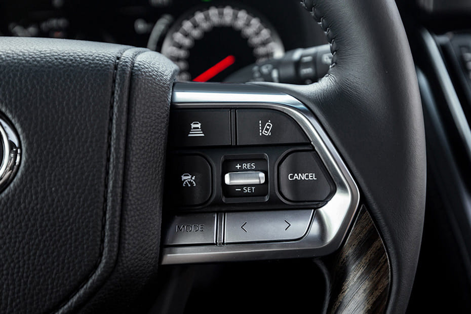 تويوتا لاند كروزر HEV ماكس Multi Function Steering