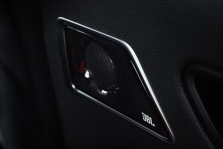 Speakers View of Toyota Land Cruiser 2024-2025