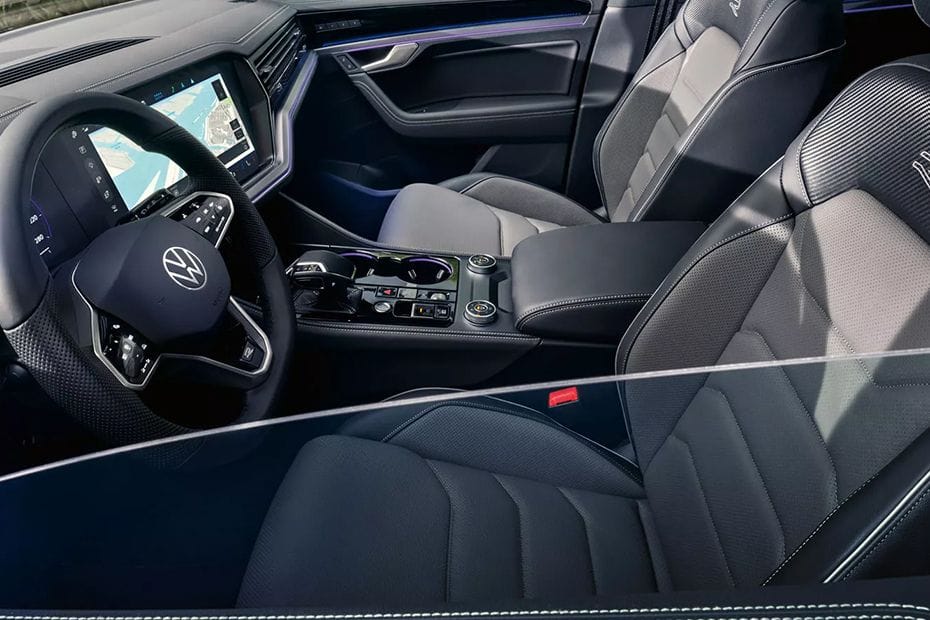 طوارق Front Center Divider