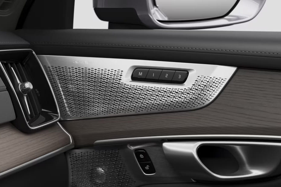 Speakers View of فولفو XC90