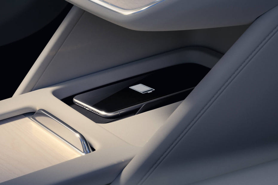 Power Accessories Outlet View of Volvo ES90