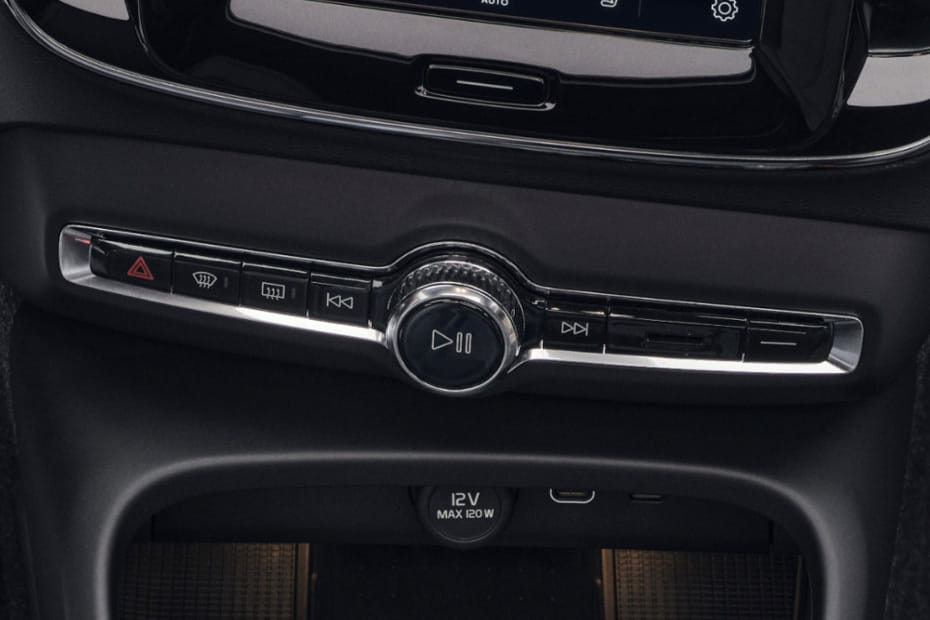 Front AC Controls of Volvo EX40