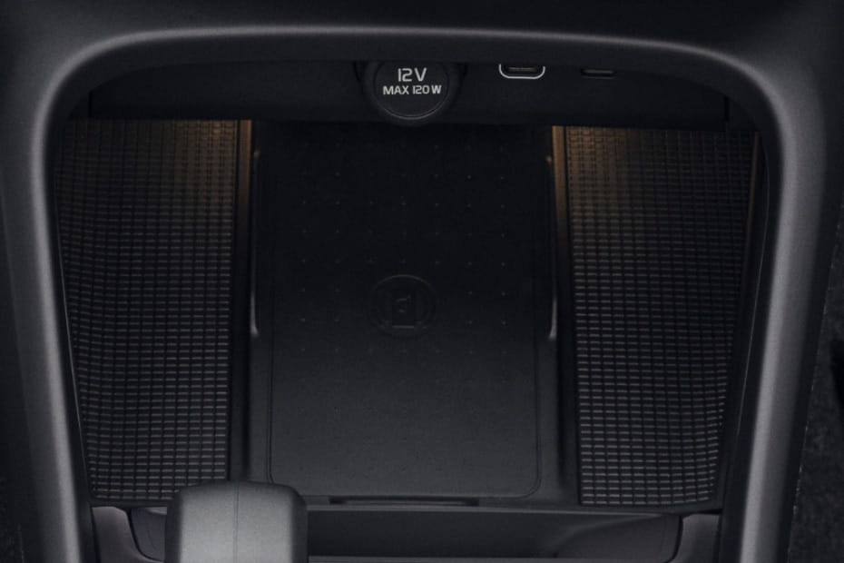 Power Accessories Outlet View of Volvo EX40