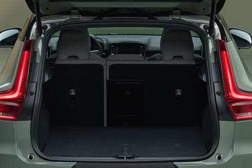 Storage Closer View of فولفو إي إكس 40