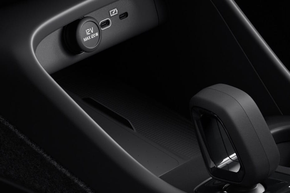 Power Accessories Outlet View of Volvo EC40