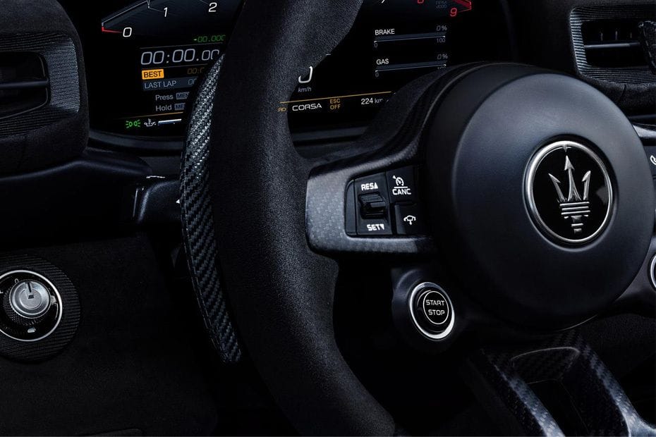 مازيراتي MC20 Engine Start Stop Button