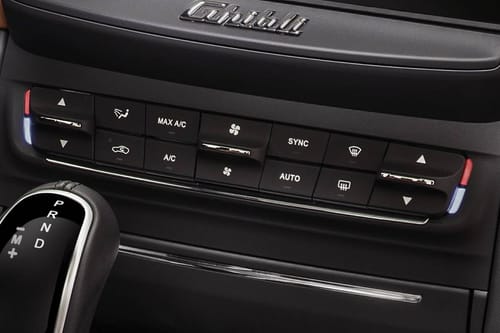 Front AC Controls of مازيراتي غبلي