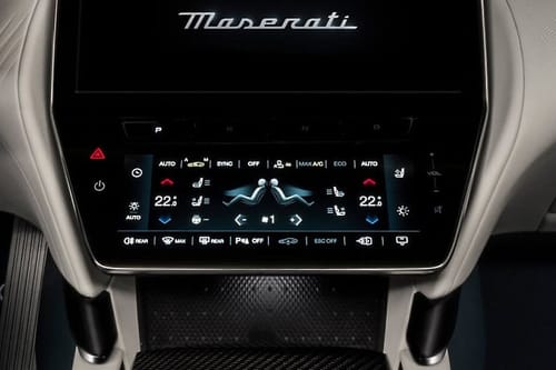 Front AC Controls of Maserati GranTurismo
