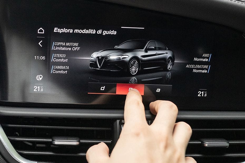 Giulia touch screen