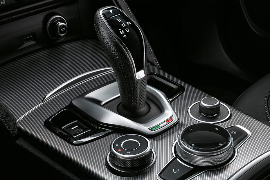 ألفا روميو ستلفيو Gear Shifter