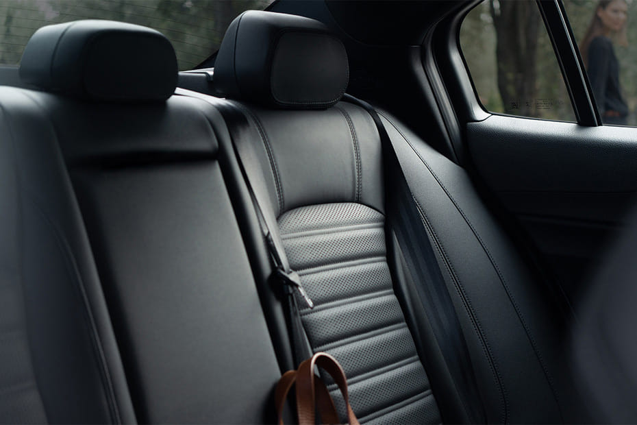 ألفا روميو ستلفيو Rear Seats