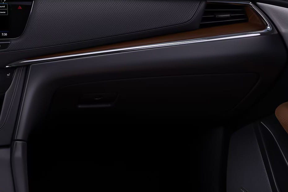 كاديلاك XT6 Glove Box