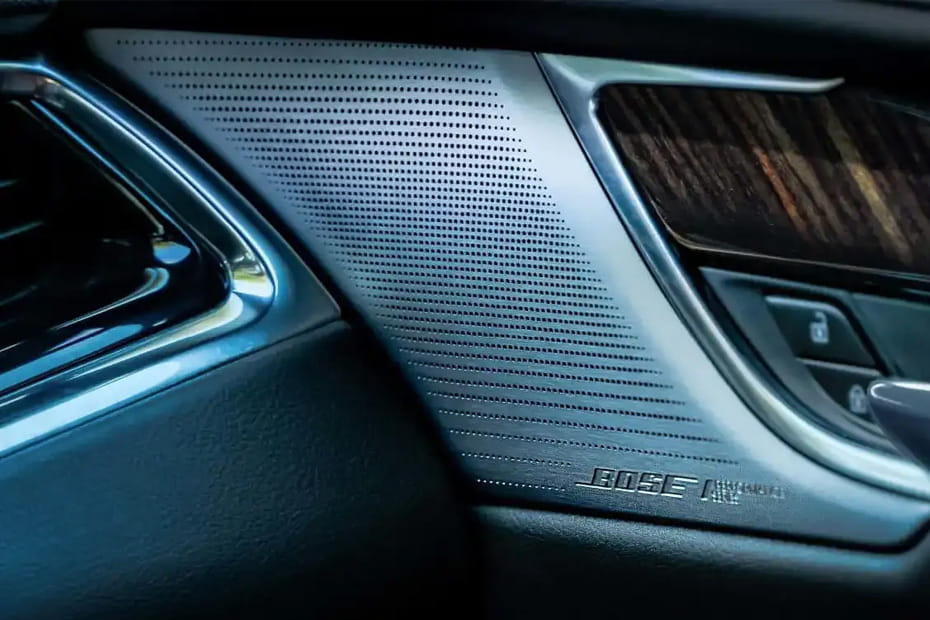 Speakers View of كاديلاك XT6