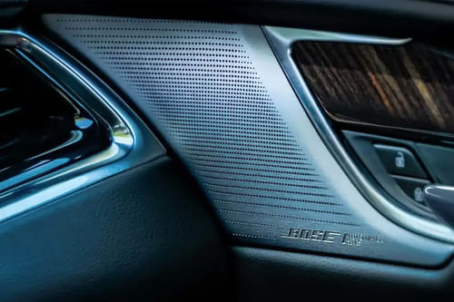 Speakers View of كاديلاك XT6