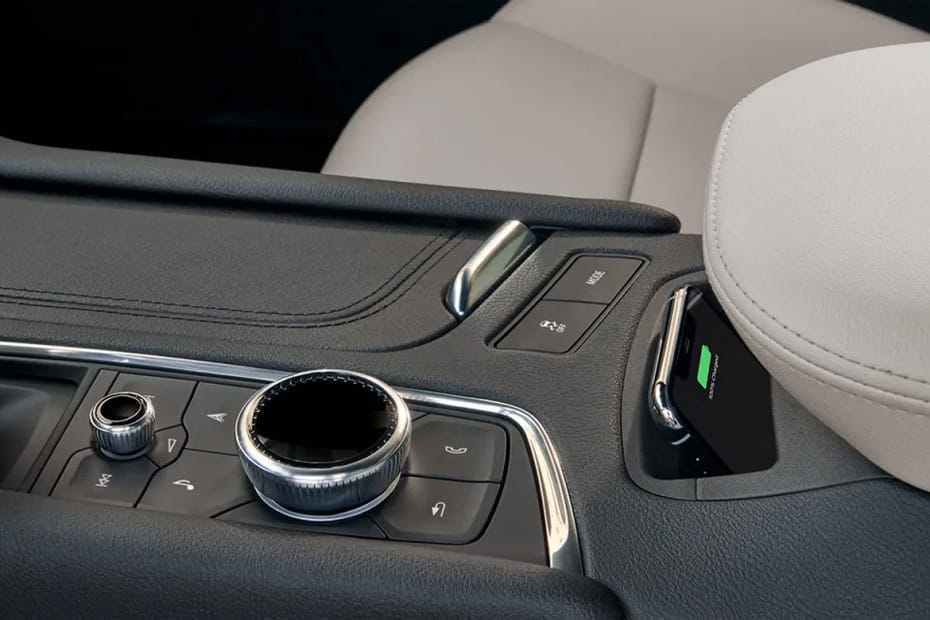 Center Controls of Cadillac XT5