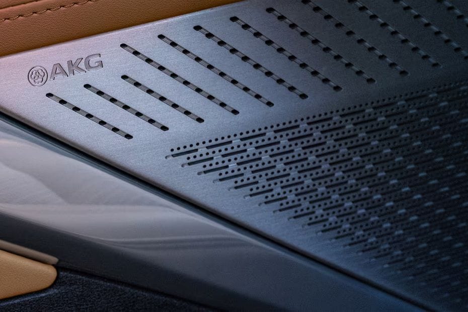 Speakers View of Cadillac ESCALADE IQ