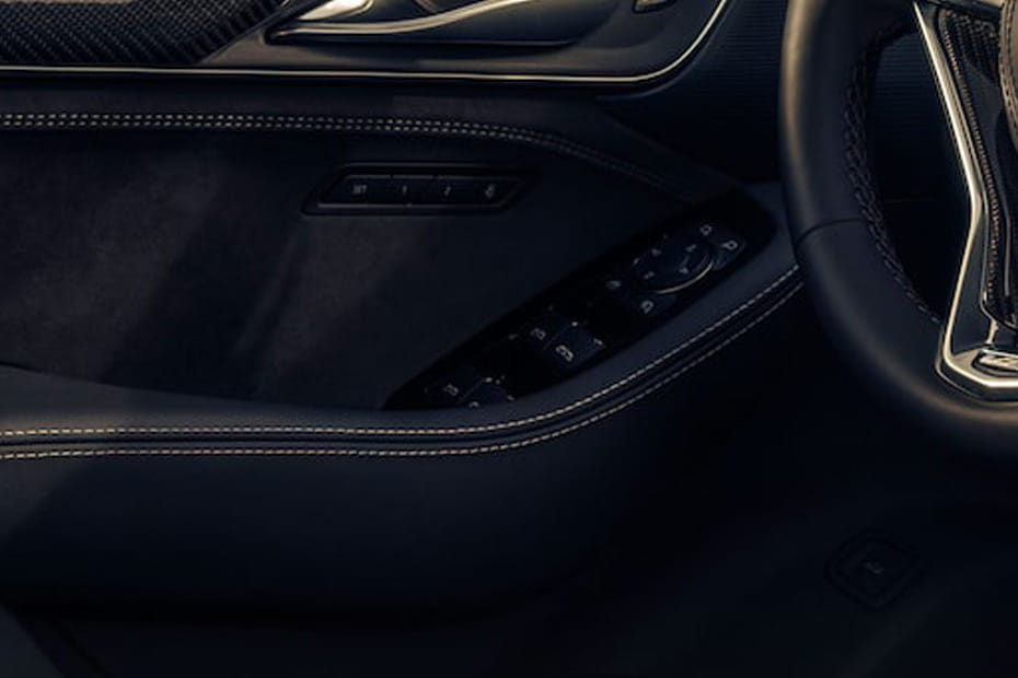 كاديلاك سي تي 5 في Drivers Side In Side Door Controls