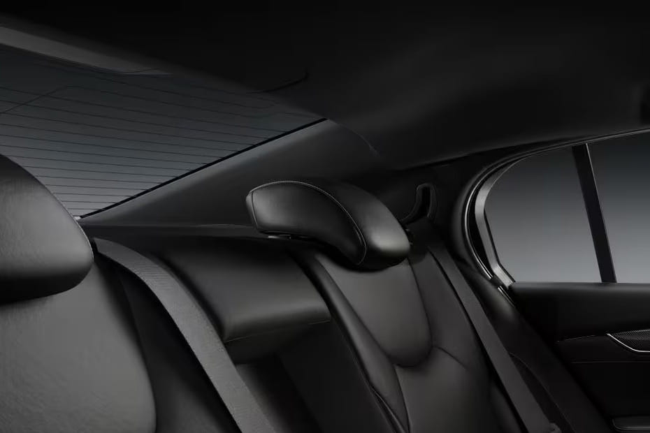 سي تي 5 في Rear Seat Head rest