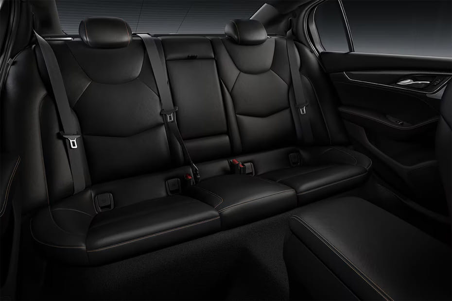 كاديلاك سي تي 5 في Rear Seats