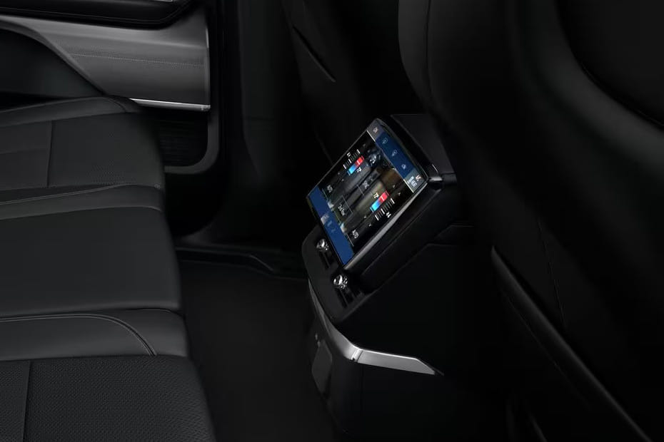 Vistiq Rear AC Controls