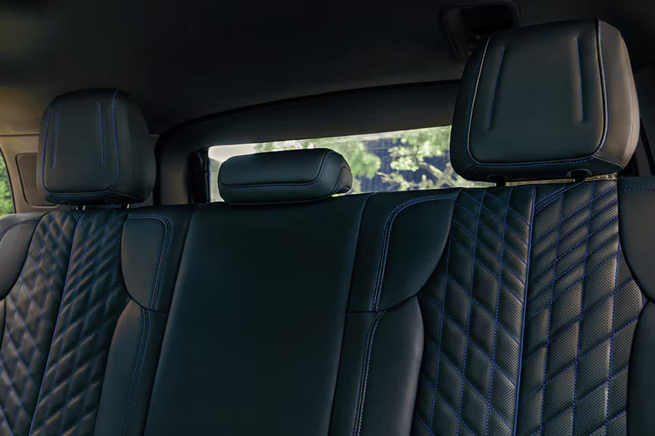 إسكاليد آي كيو إل Rear Seat Head rest