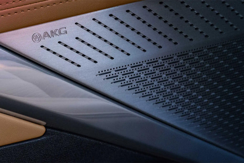 Speakers View of Cadillac Escalade IQL