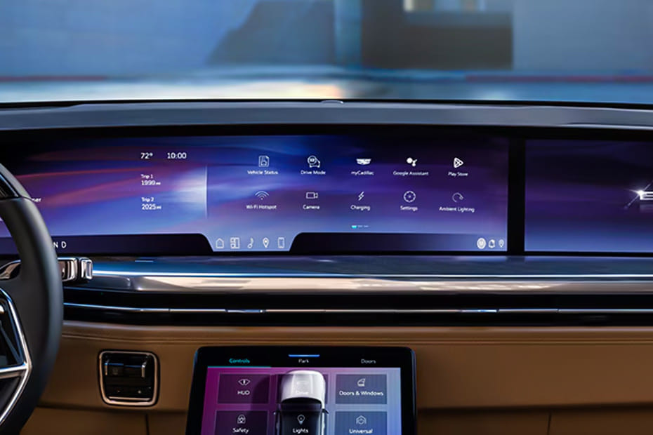 Stereo View of Escalade IQL in Saudi Arabia