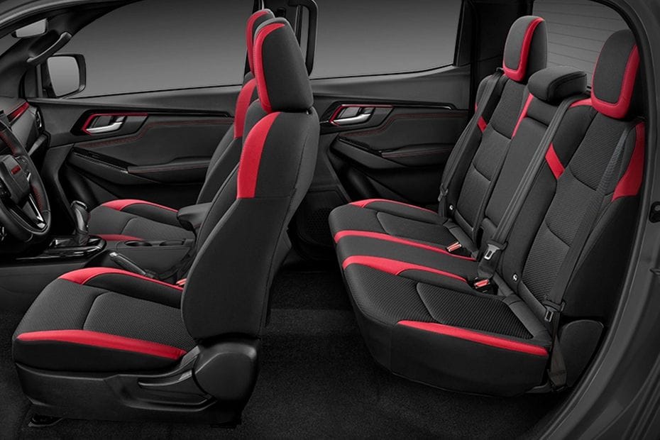 إيسوزو دي ماكس Front And Rear Seats Together