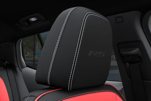 إيكوينوكس إي في Front Seat Headrest