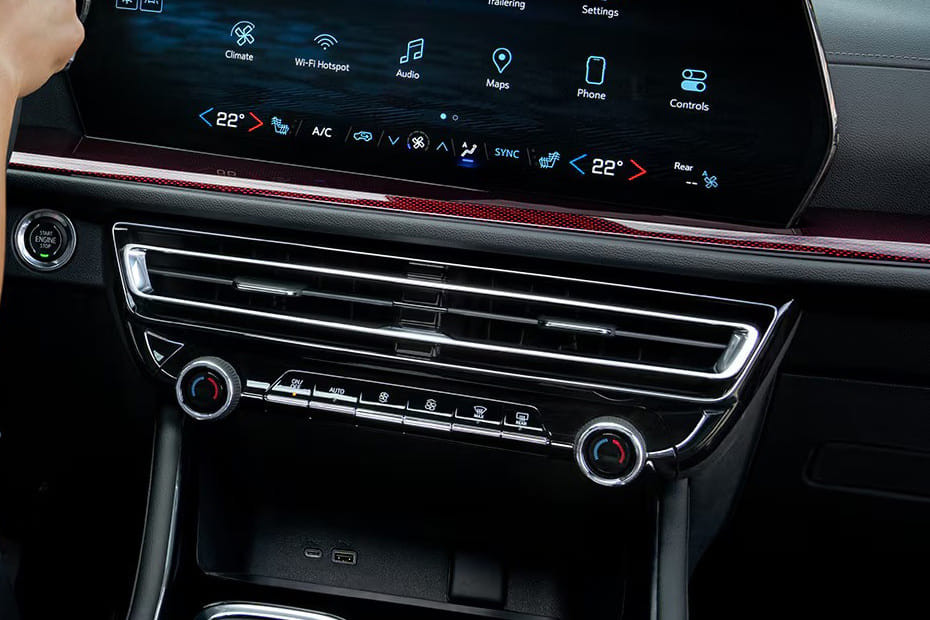 Front AC Controls of شفروليه Traverse