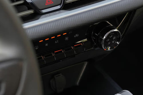 Front AC Controls of Chevrolet Cruze