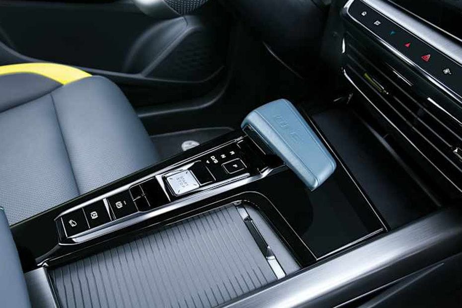 إم جي One Gear Shifter