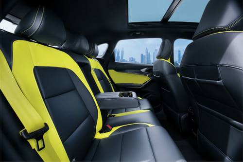 إم جي One Rear Seats
