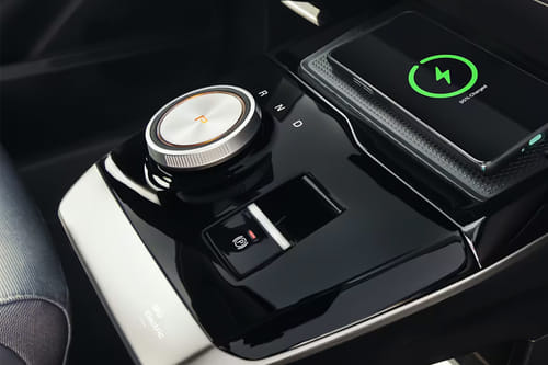 Center Controls of إم جي 4