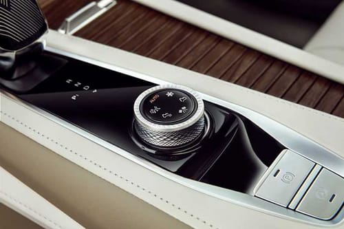 Center Controls of إم جي RX9