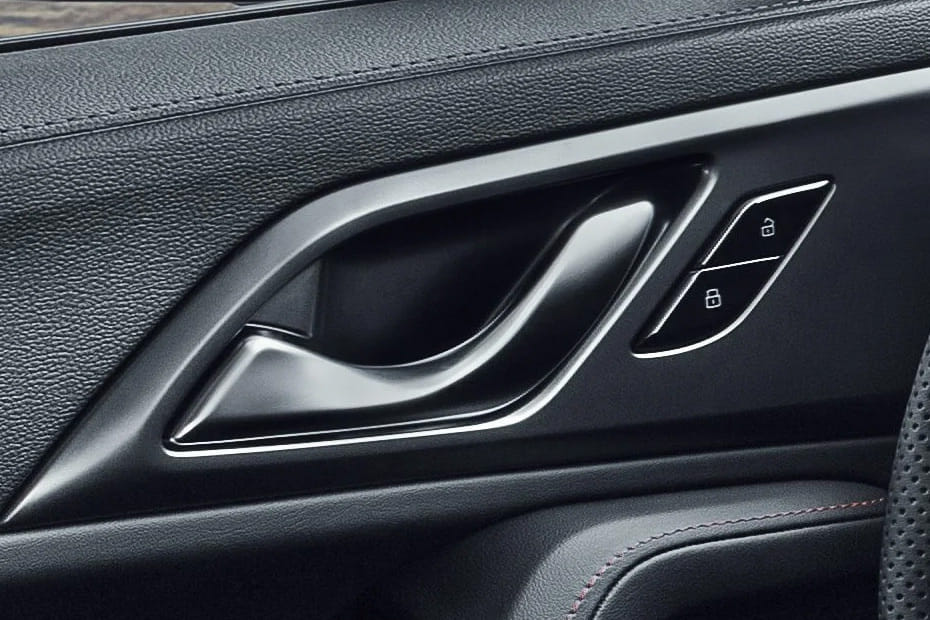 door handle interior of MG HS