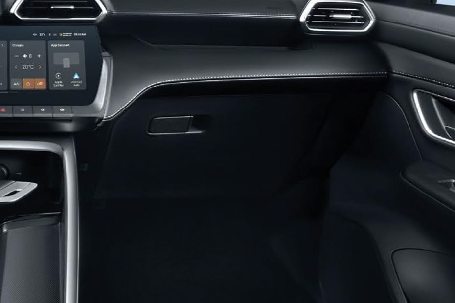 MG ZS Glove Box in Saudi Arabia