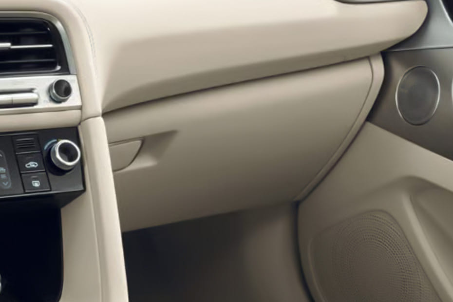 جينيسيس جي 70 Glove Box