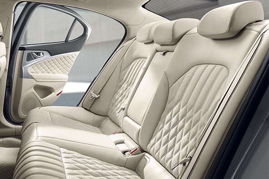 جينيسيس جي 70 Rear Seats