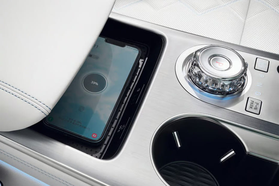 Power Accessories Outlet View of جينيسيس EV GV 70