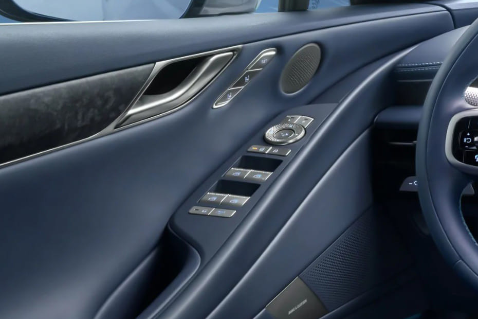 جينيسيس EV G 80 Drivers Side In Side Door Controls