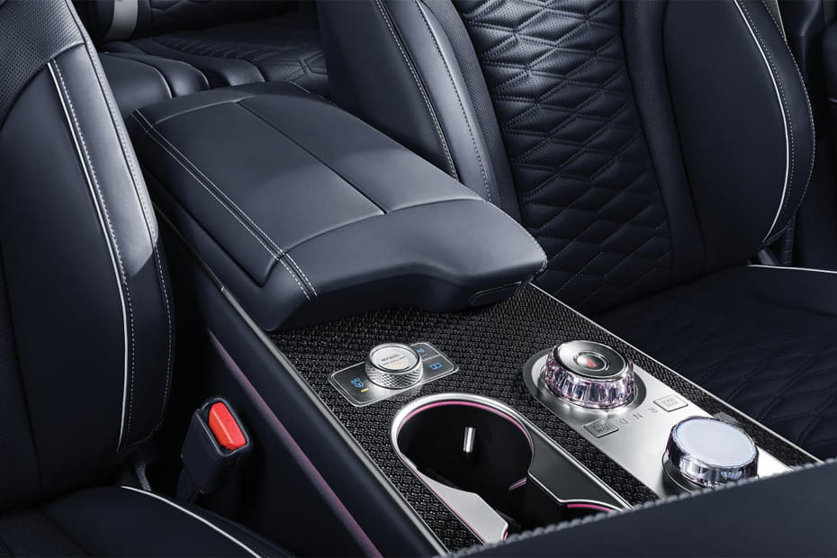 جي في 80 كوبيه Cup Holders