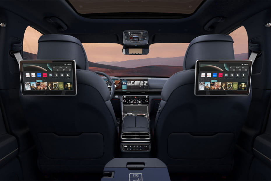 Rear Seat Entertainment of جينيسيس جي في 80 كوبيه
