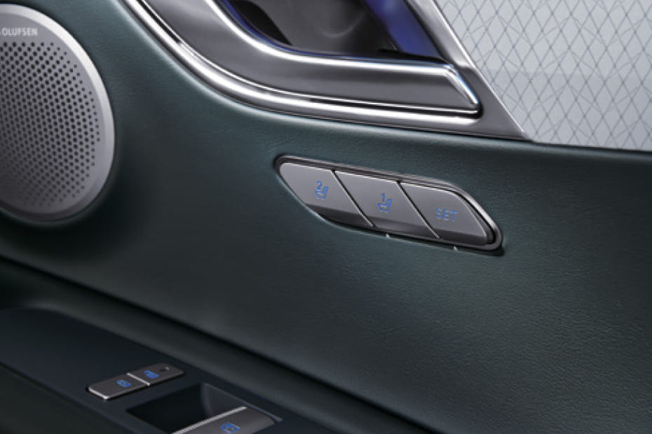 جينيسيس جي في 80 كوبيه Seat Adjustment Controllers