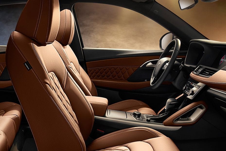 بي إكس 7 تي إس Front Seats